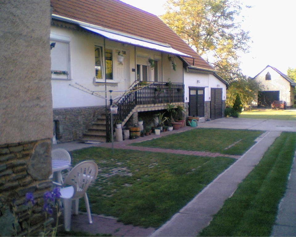 Hôtel Marika Haus à Bük Extérieur photo
