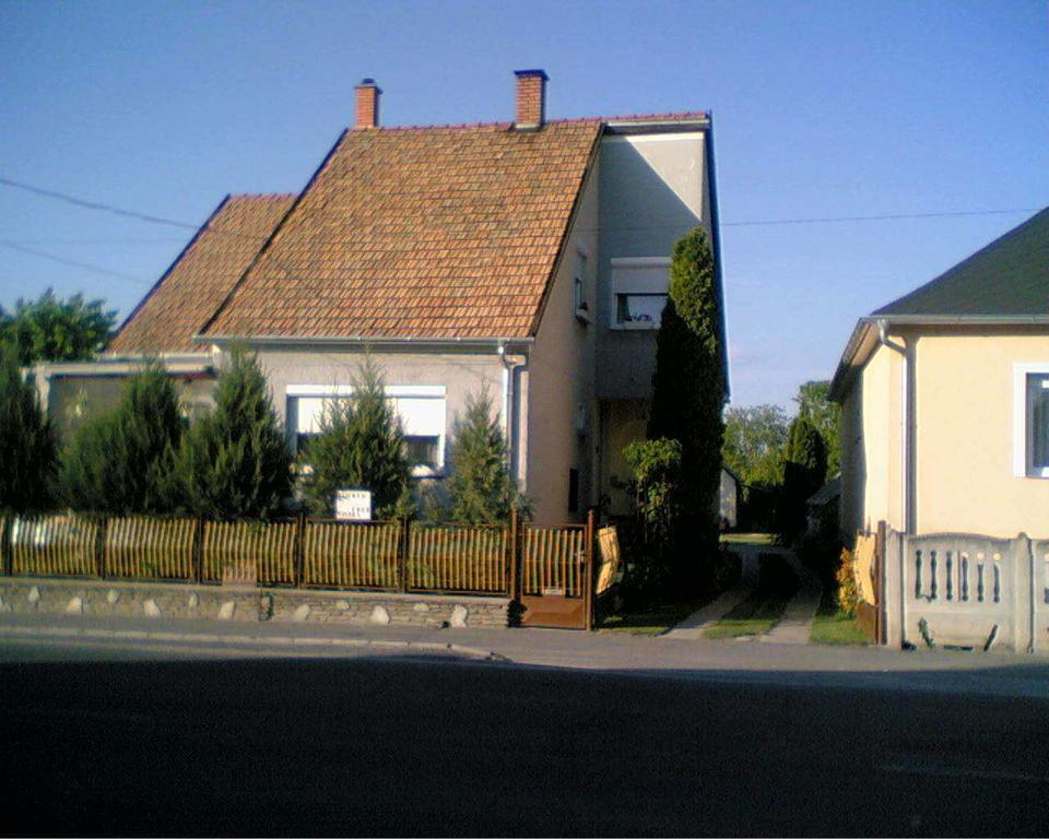 Hôtel Marika Haus à Bük Extérieur photo