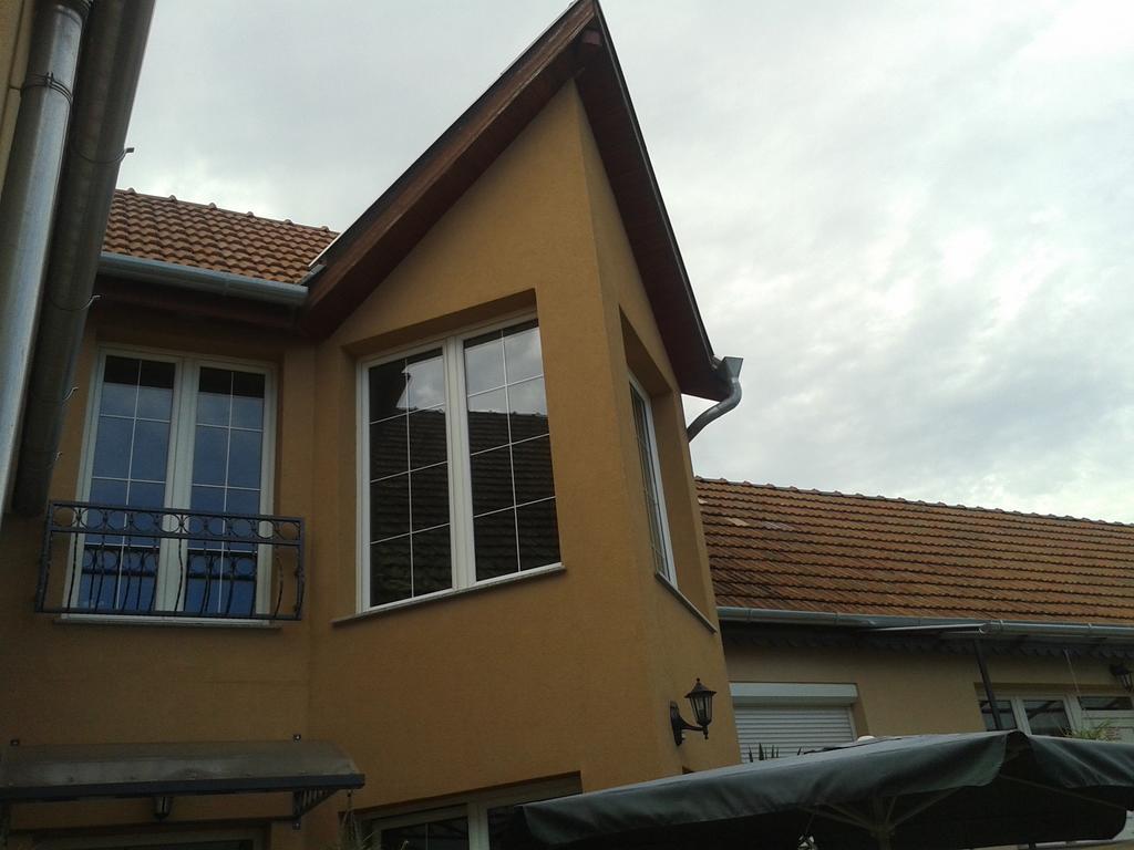 Hôtel Marika Haus à Bük Extérieur photo