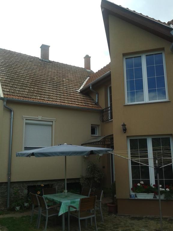 Hôtel Marika Haus à Bük Extérieur photo